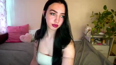 Snapshot of wildkittenx_ chatting on 07-04-26, 04:40 Alena online show from 07-04-26, 04:40