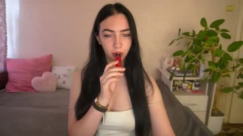 Snapshot of wildkittenx_ chatting on 07-17-26, 05:03 Alena online show from 07-17-26, 05:03