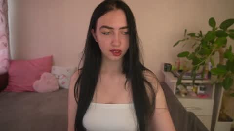 Snapshot of wildkittenx_ chatting on 07-24-26, 04:21 Alena online show from 07-24-26, 04:21
