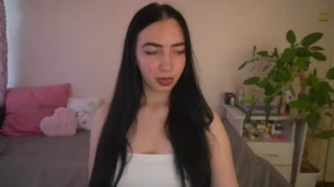 Snapshot of wildkittenx_ chatting on 07-25-26, 04:21 Alena online show from 07-25-26, 04:21