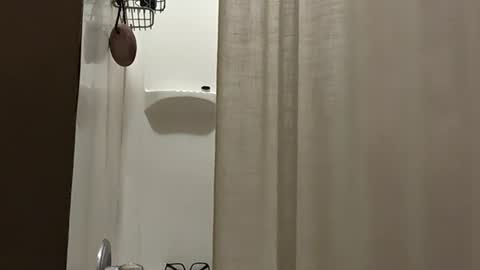 Snapshot of wildmanbobby chatting on 07-19-26, 04:27 bobby banks online show from 07-19-26, 04:27