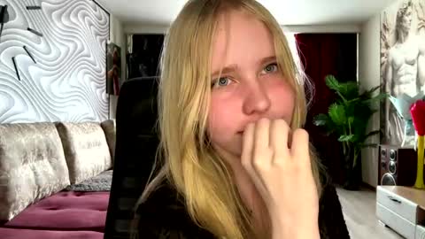 Snapshot of wilhelminafraker chatting on 05-28-26, 11:40 Anny online show from 05-28-26, 11:40