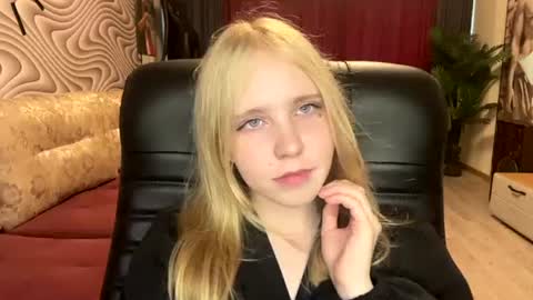 Snapshot of wilhelminafraker chatting on 06-29-26, 08:20 Anny online show from 06-29-26, 08:20