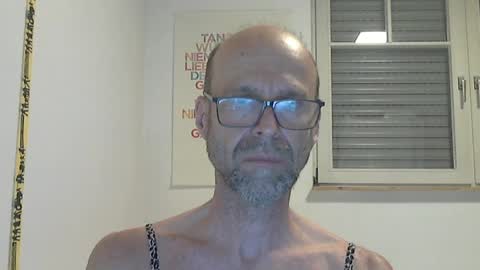 Snapshot of willbillbillwill chatting on 03-30-26, 09:49 Lilian online show from 03-30-26, 09:49