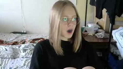 Snapshot of willenasow chatting on 07-21-26, 05:10 Olivia online show from 07-21-26, 05:10