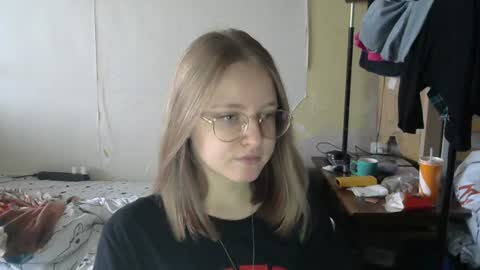 Snapshot of willenasow chatting on 07-23-26, 05:16 Olivia online show from 07-23-26, 05:16