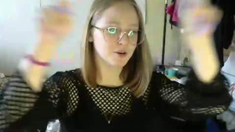 Snapshot of willenasow chatting on 07-24-26, 05:27 Olivia online show from 07-24-26, 05:27