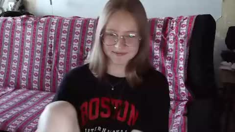 Snapshot of willenasow chatting on 07-27-26, 05:03 Olivia online show from 07-27-26, 05:03
