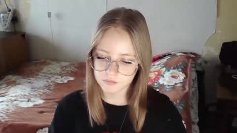 Snapshot of willenasow chatting on 07-28-26, 05:03 Olivia online show from 07-28-26, 05:03