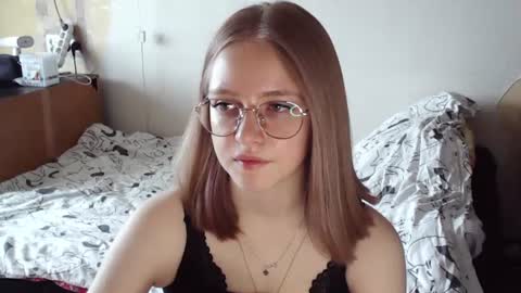 Snapshot of willenasow chatting on 07-29-26, 06:00 Olivia online show from 07-29-26, 06:00