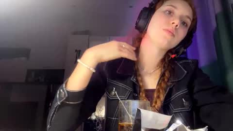 Alice online show from 03-10-26, 03:28