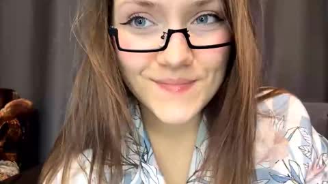 Adele online show from 02-11-26, 05:18