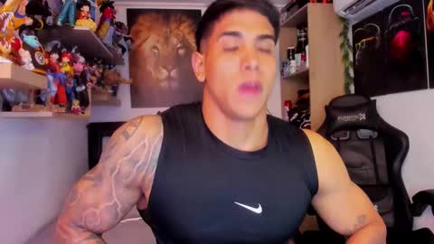 Snapshot of william_dracko9 chatting on 03-05-26, 04:30 Dracko online show from 03-05-26, 04:30