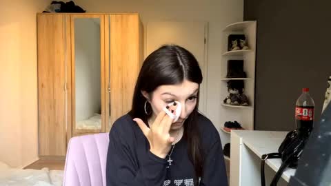 Mari online show from 06-10-26, 02:49