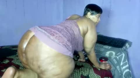 Snapshot of wilmaassylum chatting on 11-30-25, 08:29 wilmaassylum online show from 11-30-25, 08:29