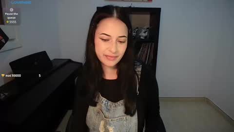 Sara online show from 10-13-25, 06:19