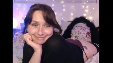 Eevie online show from 12-21-25, 01:24