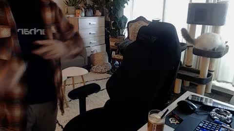 Snapshot of winnydepooh chatting on 10-15-25, 07:41 cream36 online show from 10-15-25, 07:41