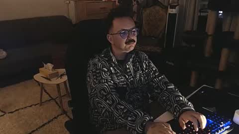 Snapshot of winnydepooh chatting on 11-05-25, 09:48 cream36 online show from 11-05-25, 09:48