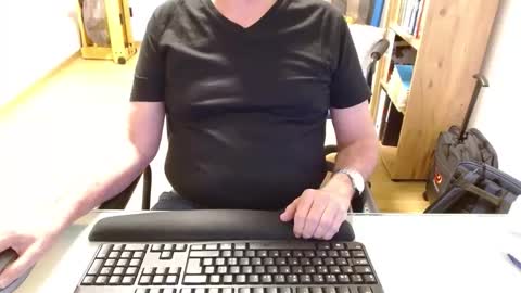 Snapshot of winterfreund99 chatting on 12-21-25, 12:56 winterfreund99 online show from 12-21-25, 12:56