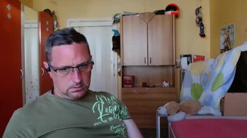 Snapshot of wirzwei8883 chatting on 05-25-26, 04:46 Dirty online show from 05-25-26, 04:46