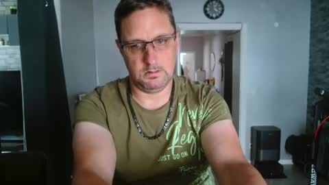 Snapshot of wirzwei8883 chatting on 06-11-26, 02:04 Dirty online show from 06-11-26, 02:04