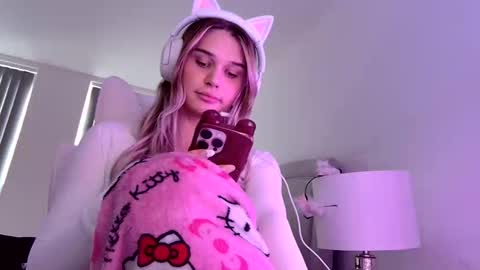 Snapshot of wishdoll chatting on 11-19-25, 10:26 evie online show from 11-19-25, 10:26