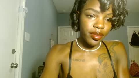 Snapshot of wishhwashy22 chatting on 12-08-24, 07:58 Chanel online show from 12-08-24, 07:58