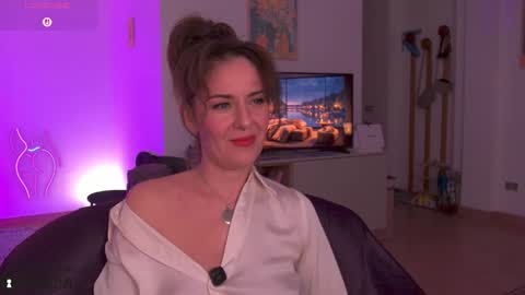 Snapshot of witch_in_silk chatting on 10-25-25, 07:41 Witch in Silk online show from 10-25-25, 07:41