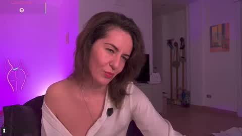 Snapshot of witch_in_silk chatting on 11-12-25, 10:30 Witch in Silk online show from 11-12-25, 10:30