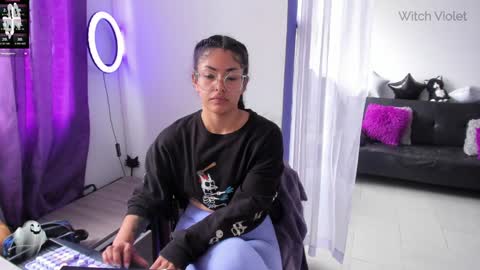 Snapshot of witchofhearts chatting on 12-21-24, 04:57 Luna Violeta A r t i s t online show from 12-21-24, 04:57