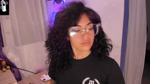 Snapshot of witchofhearts chatting on 01-04-25, 01:52 Luna Violeta A r t i s t online show from 01-04-25, 01:52