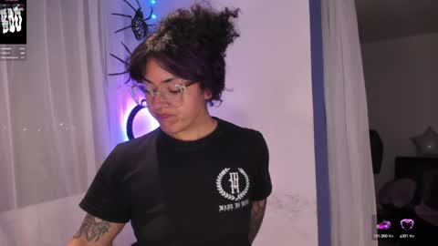 Snapshot of witchofhearts chatting on 01-04-25, 04:55 Luna Violeta A r t i s t online show from 01-04-25, 04:55