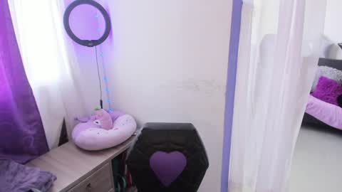 Snapshot of witchofhearts chatting on 01-04-25, 08:59 Luna Violeta A r t i s t online show from 01-04-25, 08:59