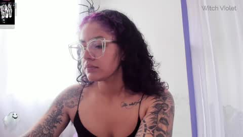 Snapshot of witchofhearts chatting on 01-29-25, 02:21 Luna Violeta A r t i s t online show from 01-29-25, 02:21