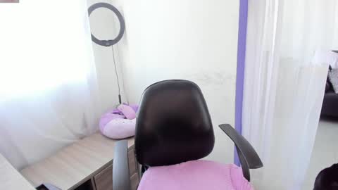 Snapshot of witchofhearts chatting on 01-29-25, 09:17 Luna Violeta A r t i s t online show from 01-29-25, 09:17