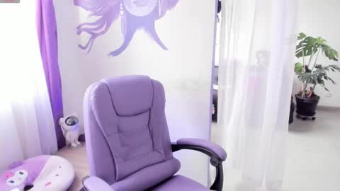 Snapshot of witchofhearts chatting on 10-20-25, 08:31 Luna Violeta A r t i s t online show from 10-20-25, 08:31