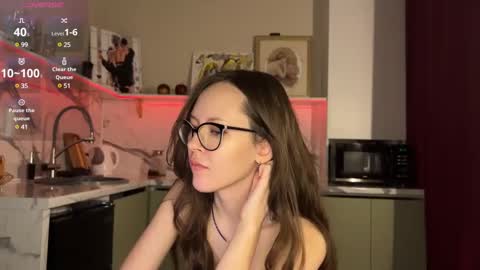 Snapshot of withlovebella chatting on 02-08-25, 02:16 Isobelle online show from 02-08-25, 02:16