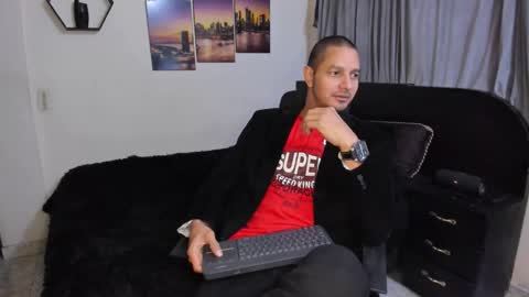 Magnus Dark independent model online show from 12-22-25, 04:53