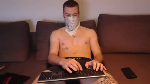 wolf021221 online show from 04-10-26, 09:14