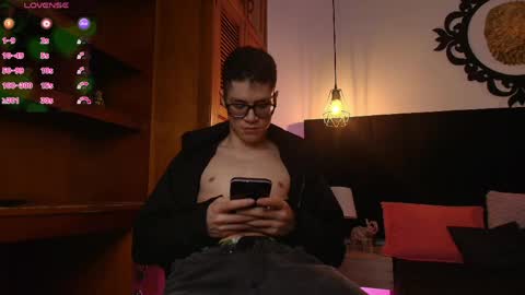  W O L F  online show from 04-04-26, 11:29