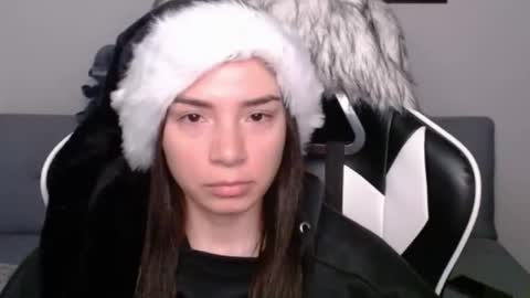 Snapshot of wolfs_daughter chatting on 12-10-24, 02:27 Alex online show from 12-10-24, 02:27