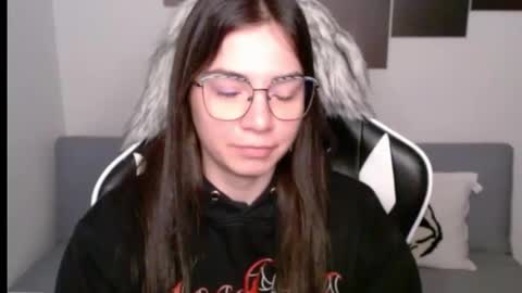 Snapshot of wolfs_daughter chatting on 09-13-25, 02:22 Alex online show from 09-13-25, 02:22