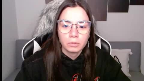 Snapshot of wolfs_daughter chatting on 09-14-25, 02:54 Alex online show from 09-14-25, 02:54