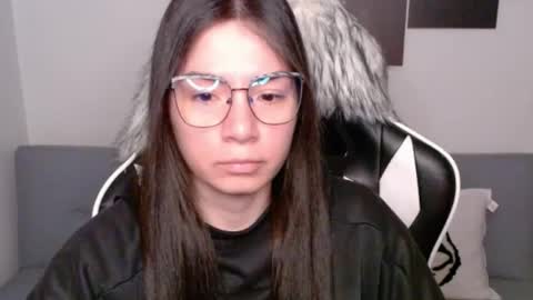 Snapshot of wolfs_daughter chatting on 09-27-25, 02:49 Alex online show from 09-27-25, 02:49