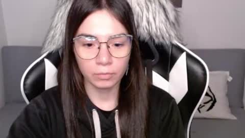 Snapshot of wolfs_daughter chatting on 10-23-25, 03:17 Alex online show from 10-23-25, 03:17