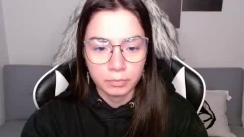 Snapshot of wolfs_daughter chatting on 10-27-25, 02:26 Alex online show from 10-27-25, 02:26