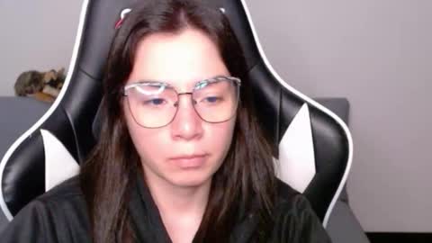 Snapshot of wolfs_daughter chatting on 04-28-26, 01:59 Alex online show from 04-28-26, 01:59