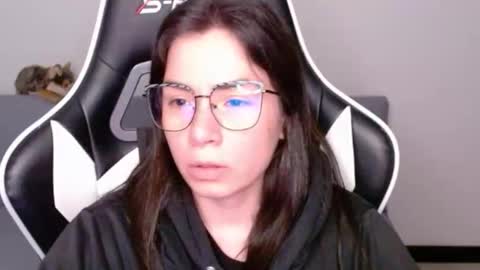 Snapshot of wolfs_daughter chatting on 04-28-26, 02:27 Alex online show from 04-28-26, 02:27