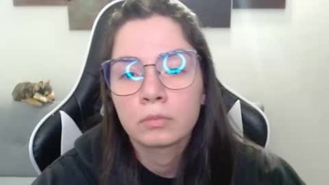 Snapshot of wolfs_daughter chatting on 04-29-26, 01:32 Alex online show from 04-29-26, 01:32